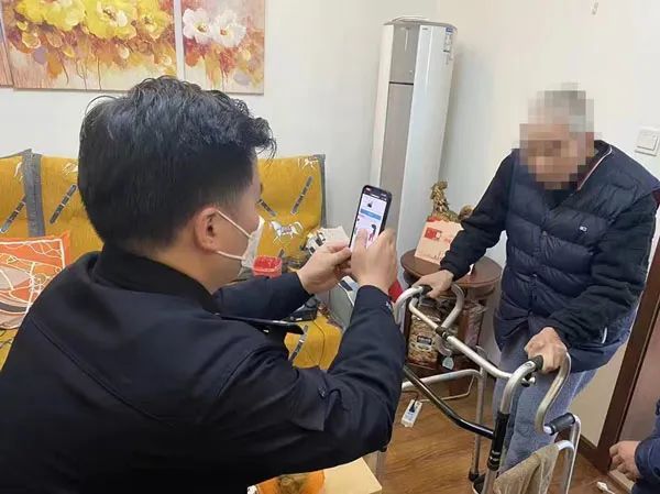 上海可用手机自助拍身份证照片：不要自拍，须关闭美颜、瘦脸功能