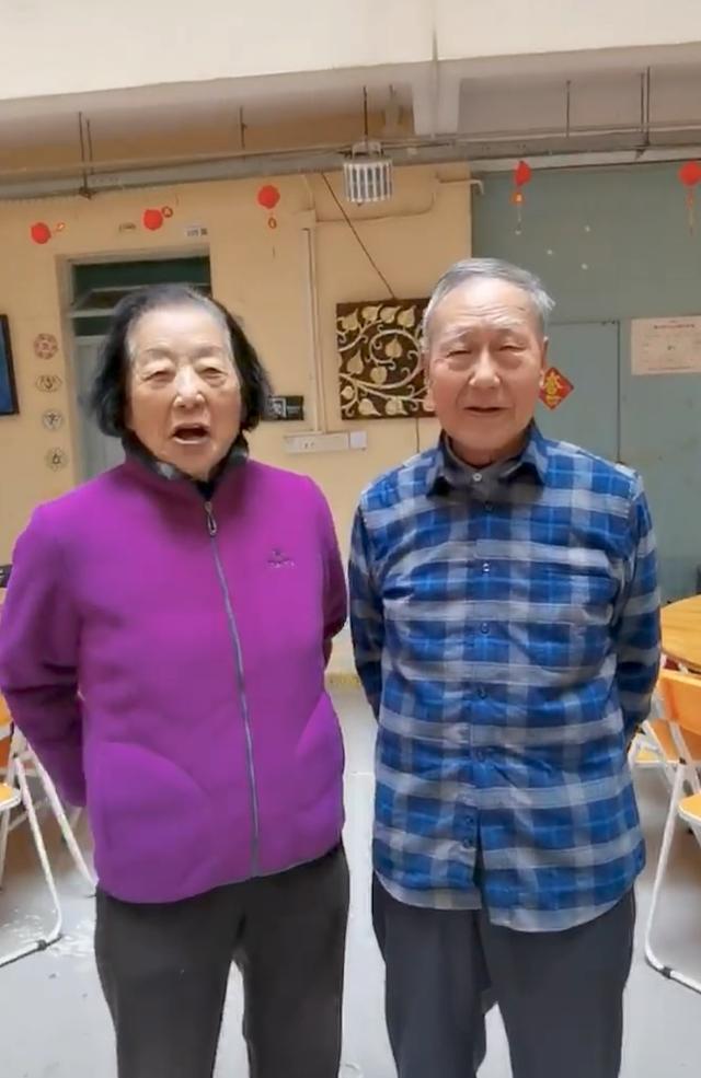 91岁爷爷给88岁老伴网购生日礼物 被老一辈的爱情暖到了