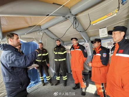 中国救援队已营救多名被困者，搜寻到8名遇难者