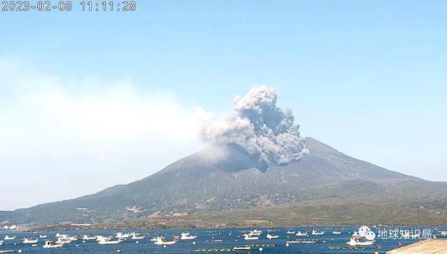 直击日本火山再喷发烟柱高2400米 危险的事情应该在后面吧