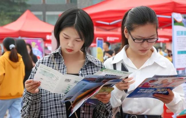 毕业5年存5千女生:一夜被双减 普通家庭的女孩还没躺平