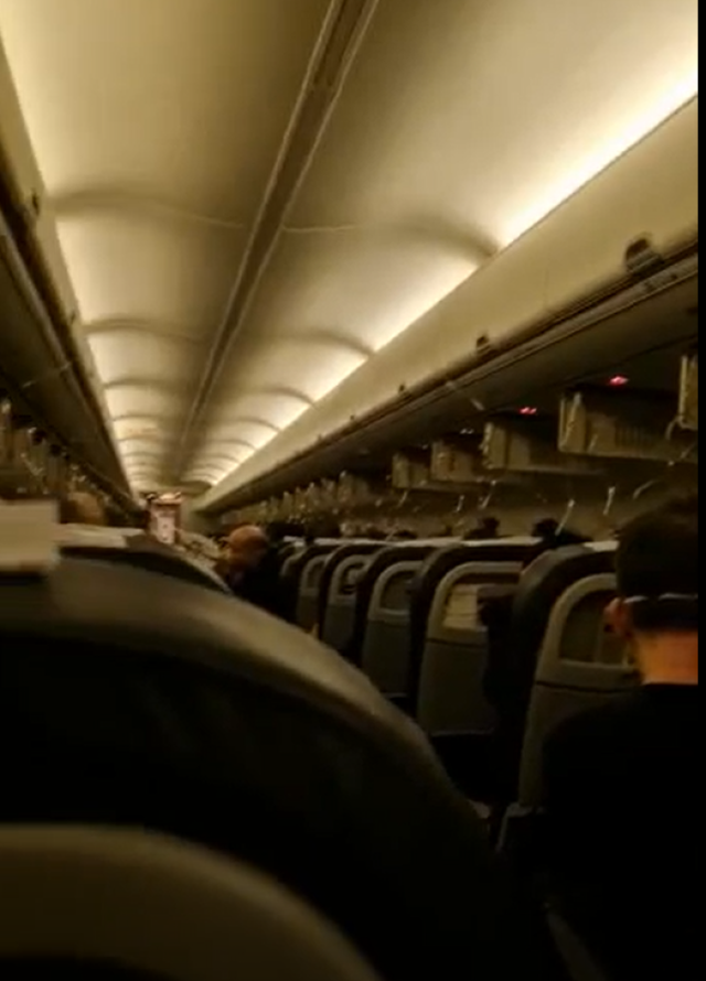 俄一架波音客机紧急降落 机上载客167人，5人受伤