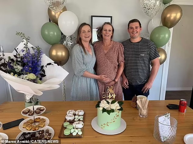 澳大利亚54岁母亲将子宫移植给女儿 生了一个男婴 该管谁叫妈？