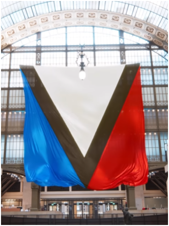 LV广告片引乌克兰不满 网友：难道我们以后不能使用法国国旗的颜色了吗  