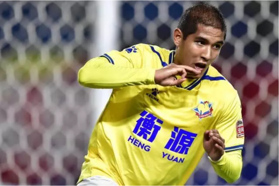 足球运动员萧涛涛已在老东家秘鲁体育大学注册 双方签约两年