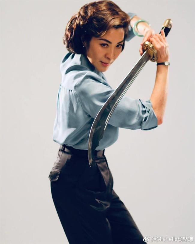 杨紫琼成奥斯卡首位华裔影后 获备受瞩目的最佳女主角  