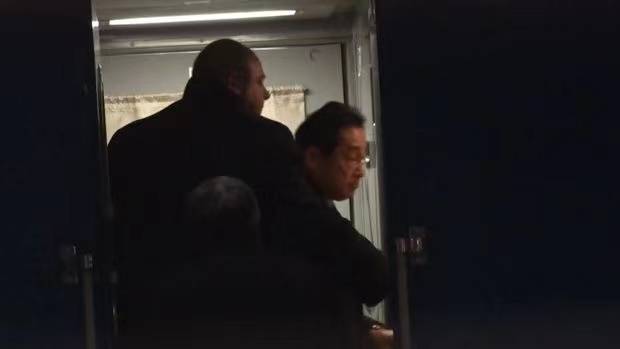 日本首相今日将突访基辅：岸田文雄在波兰乘上火车
