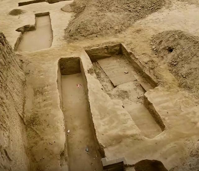 郑州一水库清淤发现大量古墓 有的尸骨还张着嘴好像在“大喊”