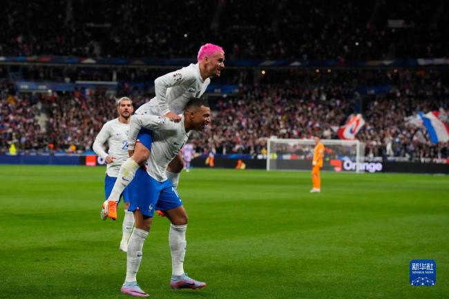 欧洲杯法国队4-0荷兰队，开场20分钟领先3球 姆巴佩梅开二度