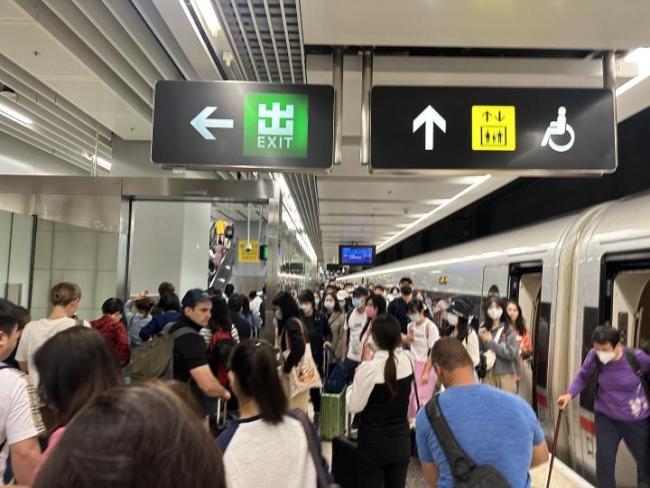 多地将可乘高铁直达香港 想去香港的朋友们可有福气了  