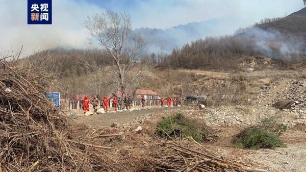 辽宁本溪发生山火 目前现场正在扑救！原因正在调查！