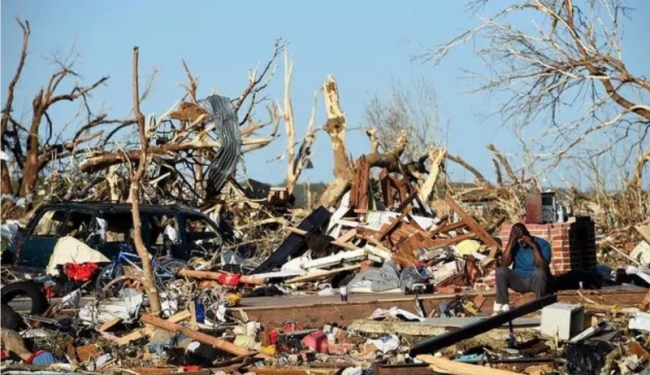 美国龙卷风伤亡情况：32人死亡，大量房屋和道路毁坏