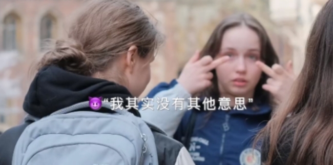 女孩遇种族歧视霸气回怼：她歧视中国人，被中国人智慧教训