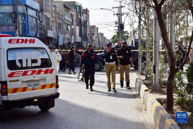 巴基斯坦发生袭击事件，由安装在路边摩托车上的遥控炸弹引发