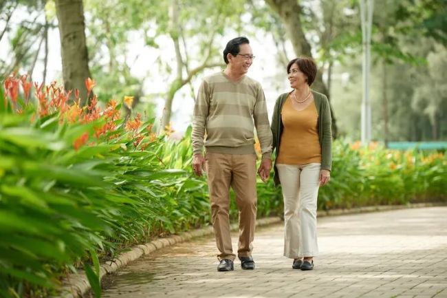 研究：走路快慢或许影响寿命 走路快的人多活15年
