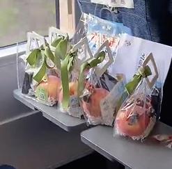 好客柳州！柳州实力宠粉 游客一出火车站便收到“三月三”特色美食！