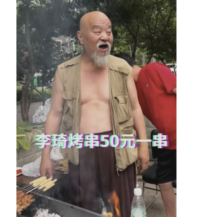 68岁李琦在公园卖烧烤 