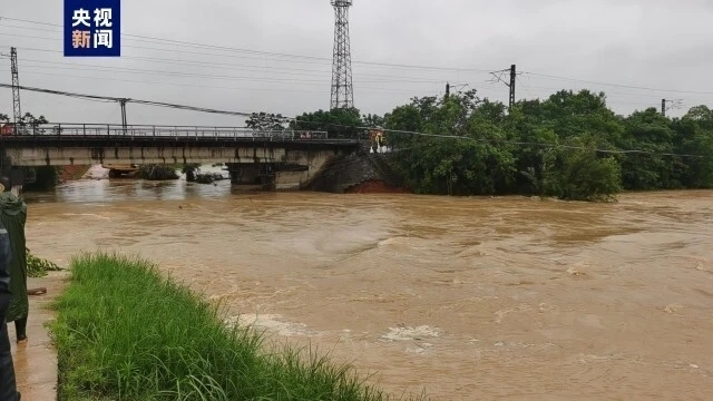 江西一地4个村庄被淹，河堤溃口！