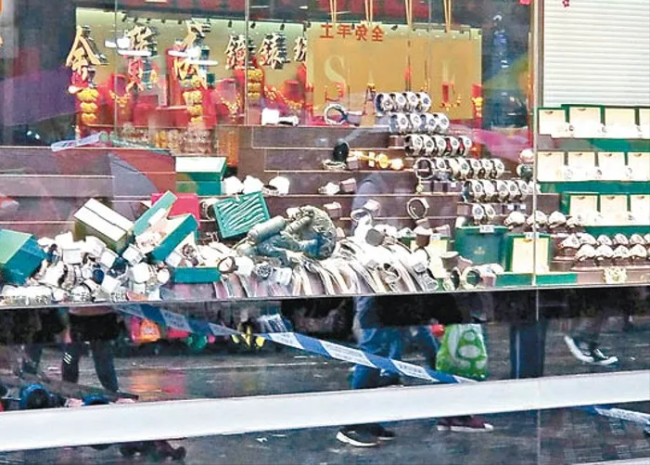 香港发生1500万港元劫案：匪徒抢走了120只手表