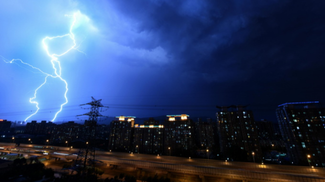 北京发布雷电蓝色预警：分散性雷阵雨，伴有7级大风