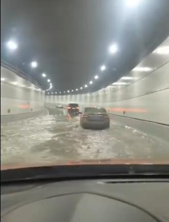 交警回应大连湾海底隧道漏水：正常 消防设施漏水