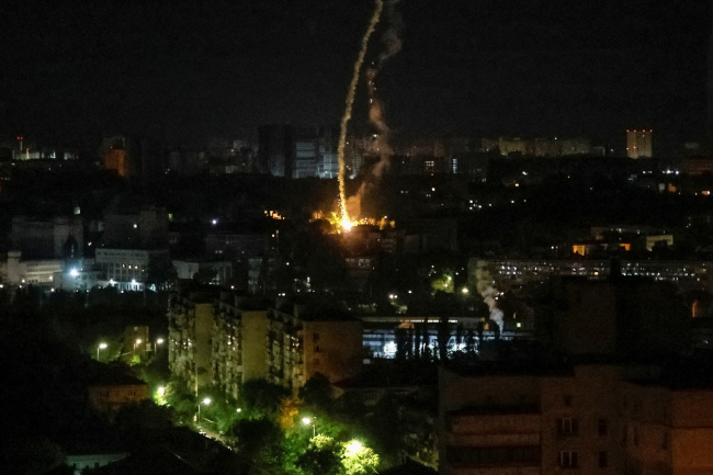 基辅遭“种类繁多密度惊人”空袭 乌方称：俄军导弹全被拦截