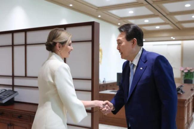 韩媒：乌第一夫人访问韩国，与尹锡悦夫妇交谈并表达援乌请求