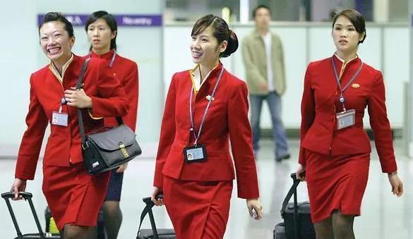 国泰航空空姐歧视说普通话的乘客，难道她们不是中国人吗？